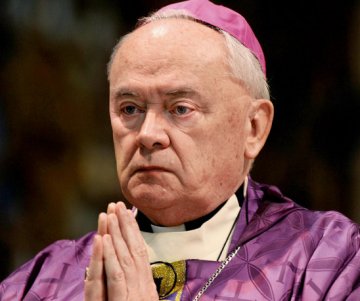 L’ormai ex vescovo di Cloyne, John Magee, responsabile dell’occultamento delle violenze sessuali perpetrate da alcuni preti della sua diocesi contro i bambini affidati alle loro “cure”.