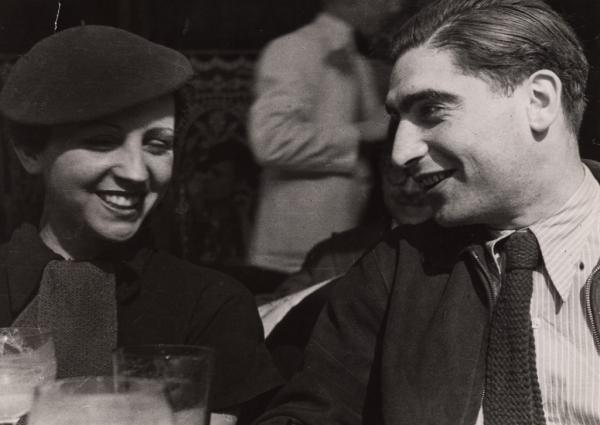 ‎Gerda Taro e Robert Capa‎