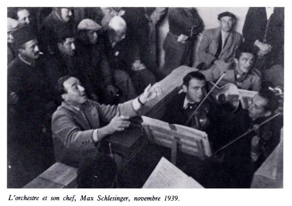  Max Schlesinger dirige l’orchestra del campo, 1939
