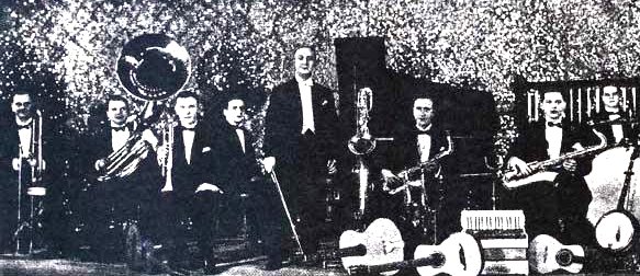 Artur Gold al centro della sua orchestra, prima della guerra.