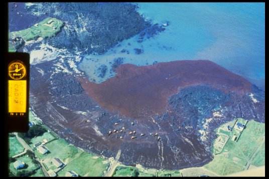Il petrolio dell’Amoco Cadiz su di ‎un tratto di costa della Bretagna‎<br />
