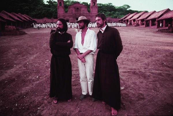Robert De Niro, Roland Joffé e Jeremy Irons sul set di The Mission
