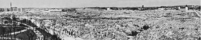 Veduta del ghetto di Varsavia dopo la distruzione (sembra una foto di Hiroshima..)
