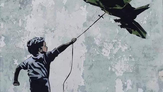 Banksy, «Fighter Jet Kite» (street art) 
