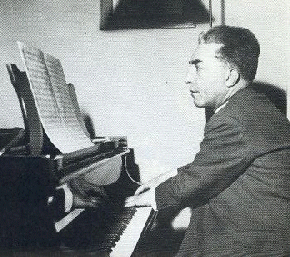 Luigi Dallapiccola nel suo studio fiorentino di via dei Serragli, 1954.