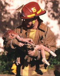 Fireman Chris Fields holding the dying infant Baylee Almon - symbol of the tragedy.