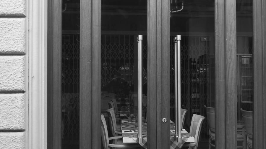 Il fantasma dell'Anonimo Toscano del XXI Secolo in un ristorante chiuso / The ghost of the XXI Century Tuscan Anonymous in a closed restaurant.