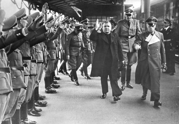 Jozef ‎Tiso calorosamente accolto dai nazisti a Berlino‎