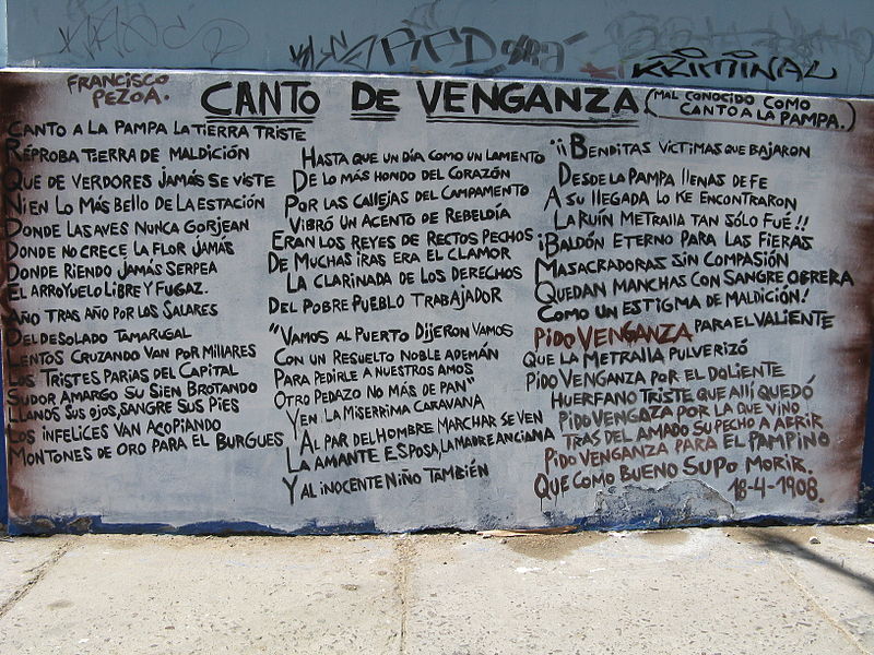 Il testo del Canto de venganza di Francisco Pezoa scritto sul muro della scuola Santa María di Iquique.