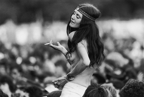 Woodstock_hippie_rock_festival_30