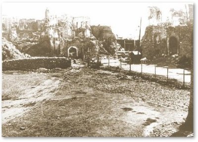 Le rovine di Livorno. Piazza Calamatta, presso il porto, giugno 1944