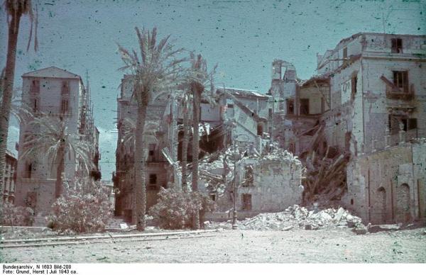 Palermo dopo i bombardamenti alleati del maggio 1943