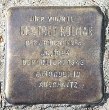 Gunter Demnig, artista tedesco: la “Pietra d’inciampo” dedicata a Gertrud Kolmar, Münchener Straße 18a, Berlin-Schöneberg.