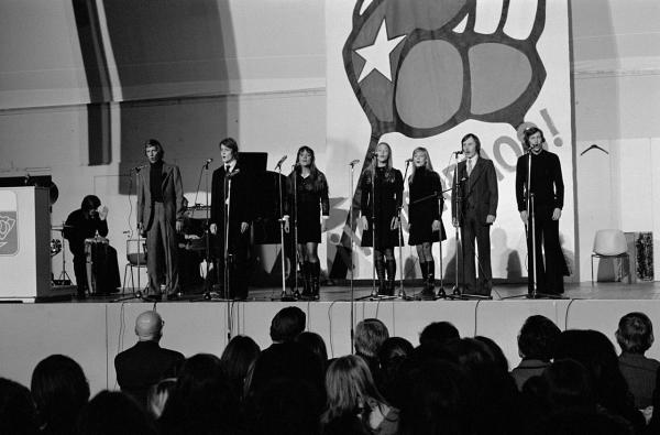 KOM-teatteri on stage in 1974