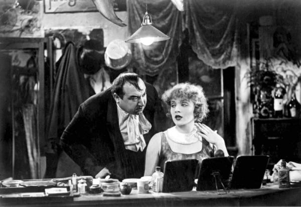 Kurt Gerron e Marlene Dietrich ne “Der blaue Engel”, 1930, regia di Josef von Sternberg 