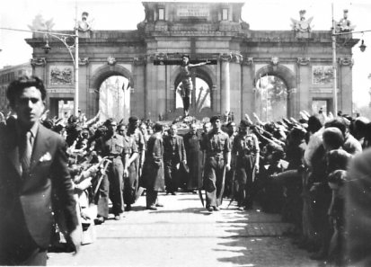 Puerta de Alcalá, Madrid, 1939.