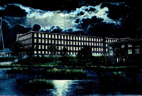 Inquietante immagine notturna della  Columbia Duck Mill nel 1905