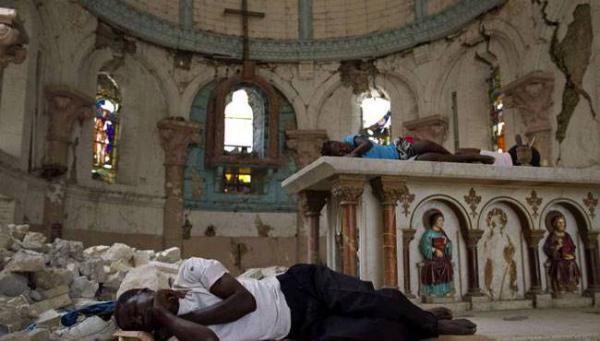 Les pauvres à l'église