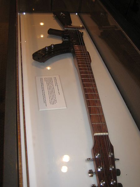 450px-AK-guitar Escopetarra