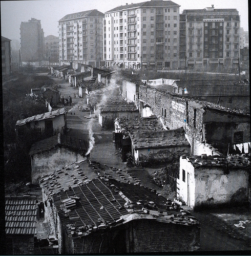 Baracche di via Argonne a Milano nell’immediato dopoguerra, poi sostituite da ”case minime”