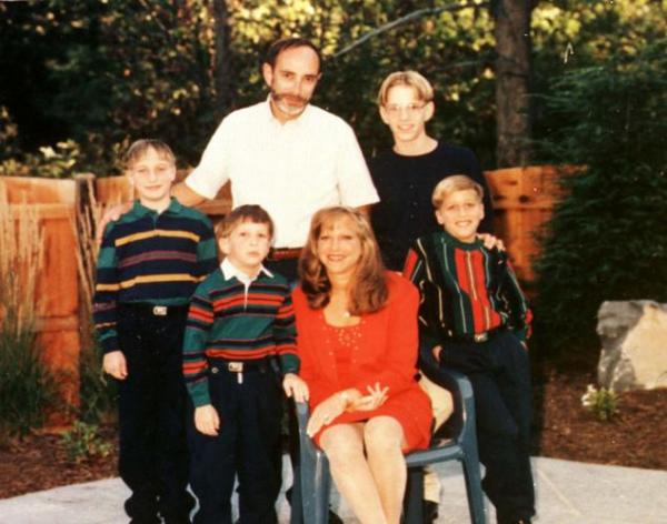 Il Dottor Barnett Slepian, in una foto con la sua famiglia, l'anno prima di essere ucciso da un estremista antiabortista a Buffalo nel 1998.