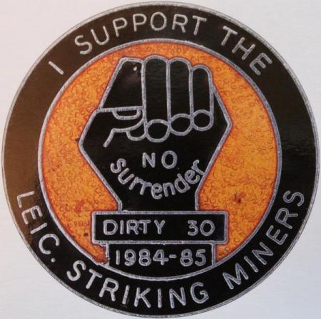 [[https://c1.staticflickr.com/8/7240/6945071026_aeb2d43653_b.jpg|Support]