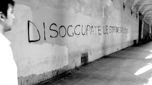 Disoccupate le strade dai sogni - scritta su un muro a Bologna - foto di Nicola Vicini