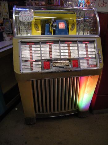Seeburg Model 1004 juke box