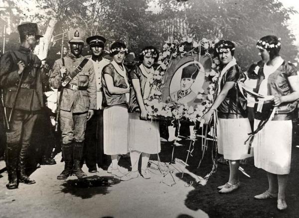 Turkish girls celebrating their liberation from a harem, thanks to Atatürk law