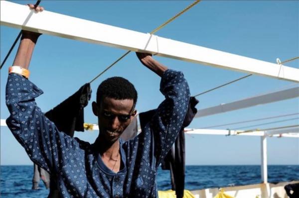 Keniè  [Poems / Poesie / Poèmes / Runot]