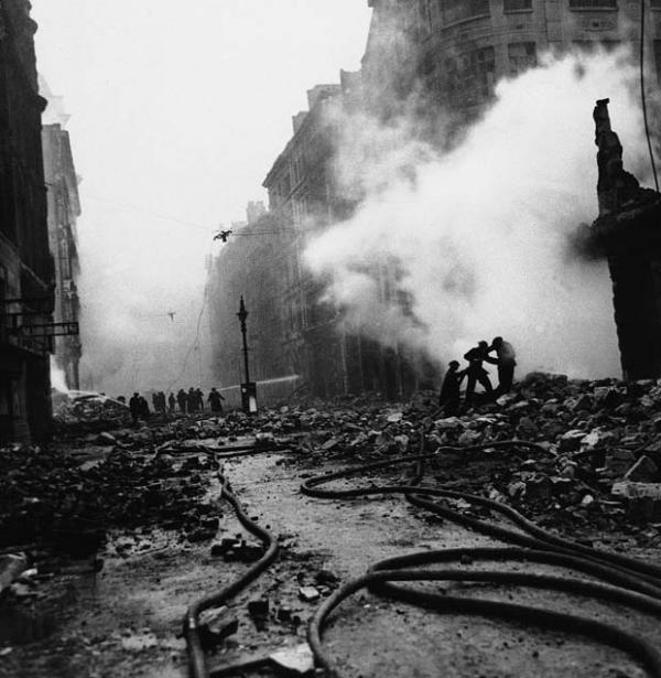 After A Fire Raid, Londra, 29 dicembre 1940.