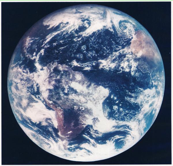 La Terra vista da uno degli "Applications Technology Satellites" della NASA nel novembre 1967