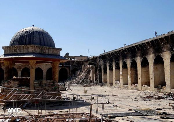 Il minareto di Aleppo ridotto in macerie