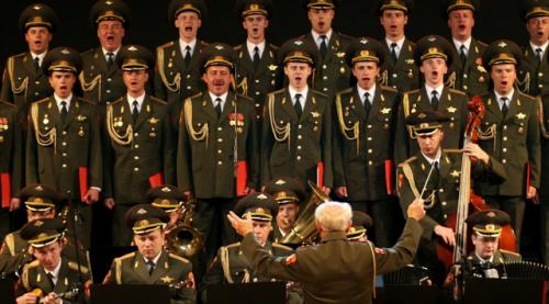 Le chœur européen étant en grève, Vladimir Poutine a envoyé ses propres choristes. Un bel exemple de coopération internationale.