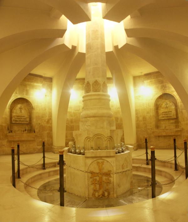 Interno del santuario armeno di Deir ez-Zor