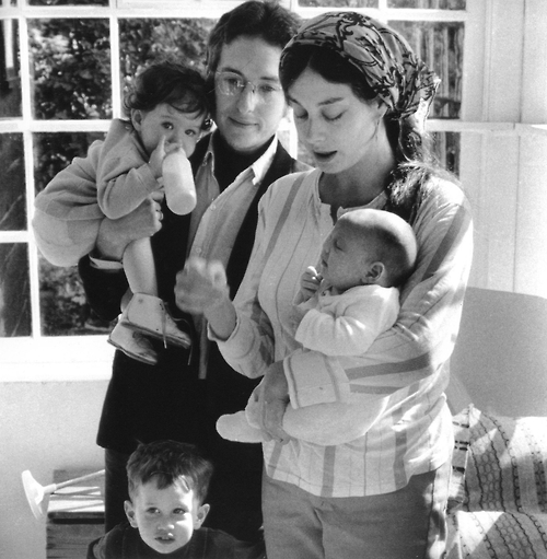 <br />
&lrm;&ldquo;Shelter From The Storm&rdquo;: &lrm;Bob e Sara Dylan con i loro bambini&lrm;