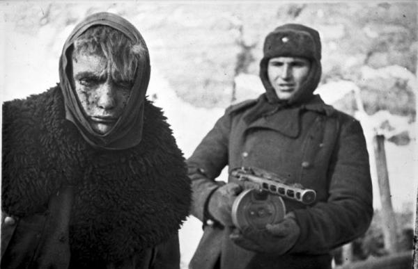 Ecco, io spezzerò il vostro braccio e spanderò sulla vostra faccia escrementi, gli escrementi delle vittime immolate nelle vostre solennità, perché siate spazzati via insieme con essi. (Malachia 2, 3). Nella foto, un prigioniero tedesco a Stalingrado.
