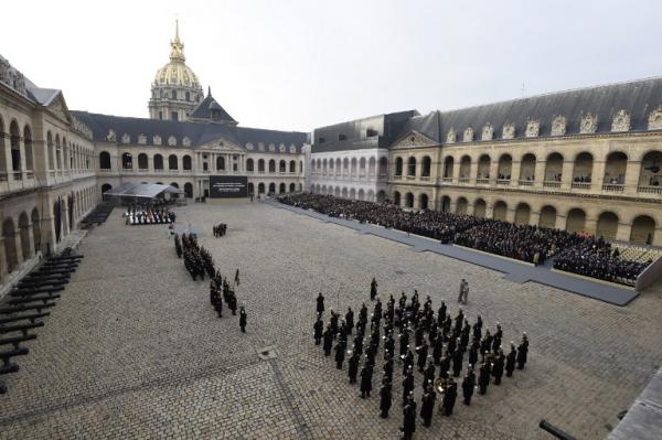 Les Invalides, 27 novembre 2015. Una parata militare.