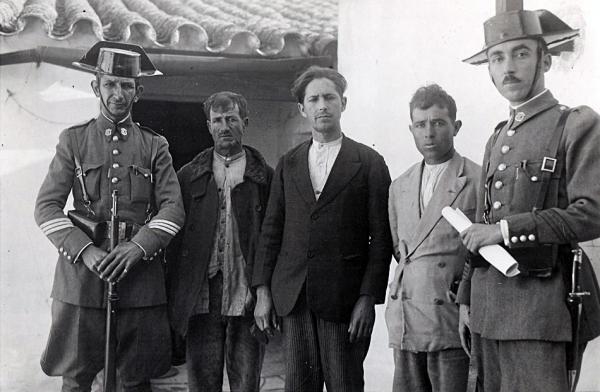 Benalup-Casas Viejas, Andalusìa, 1933. Anarchici arrestati dopo un fallito tentativo rivoluzionario