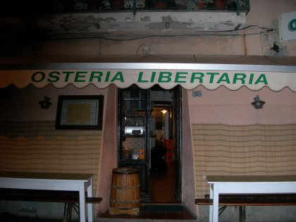 Portoferraio, "Piola Elbana", 27 aprile 2007. L' "Osteria Libertaria". Si trova a 50 metri dall'albergo "L'Ape Elbana", dove Pietro Gori morì nel 1911.