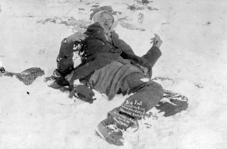 <br />
Il cadavere del capo Spotted Elk (Big Foot), Wounded Knee, South Dakota, 29 dicembre 1890.