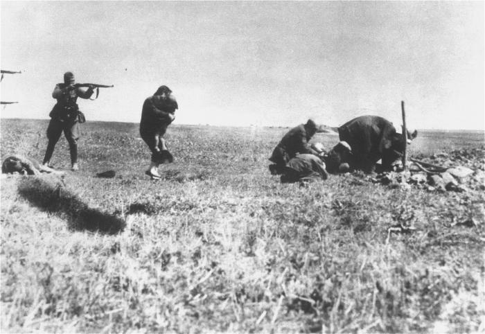 Einsatzgruppen murder Jews in Ivanhorod