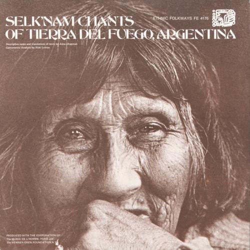 <br />
‎Il volto di Lola ‎Kiepja sulla copertina di un disco della Folkways contenente le registrazioni dei suoi canti ‎raccolte dall’antropologa franco-statunitense Anne ‎Chapman (1922-2010).‎