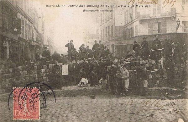 La barricata tra il Faubourg du Temple e la Rue de la Fontaine-au-Roi, fotografata il 18 marzo 1871, il primo giorno della Comune.