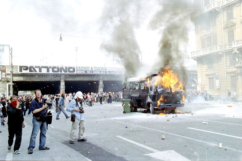 Genova-G8 2001-Incidenti a Corso Torino