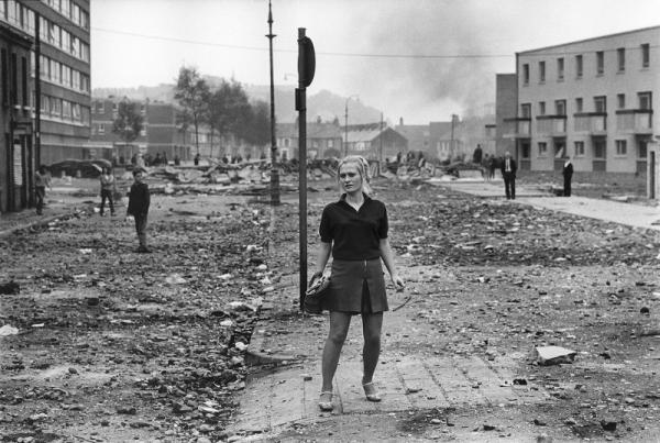 Londonderry, Ulster, agosto 1969. &ldquo;Woman of Ireland&rdquo;