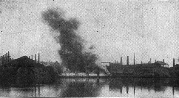 Le ‎imbarcazioni della Pinkerton bruciano sul fiume Allegheny‎