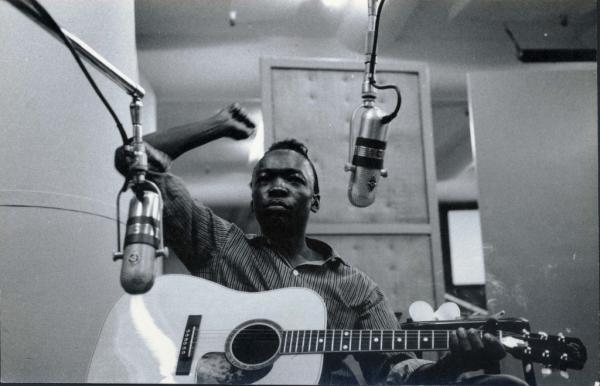 John Lee Hooker fotografato da  Lawrence Shustak, ca. 1960