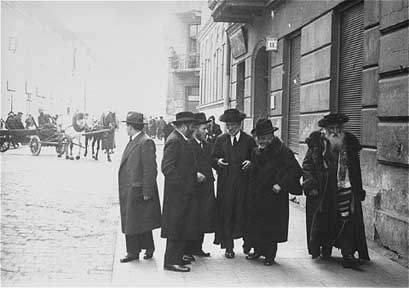 Vita quotidiana nel quartiere Kazimierz a Cracovia,solo qualche anno prima dell’invasione nazista della Polonia.