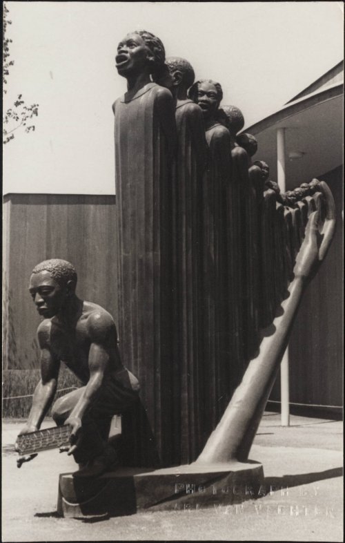 ‎Lift Ev'ry Voice ‎and Sing, scultura dell’artista afro-americana Augusta Savage (1892-1962).‎